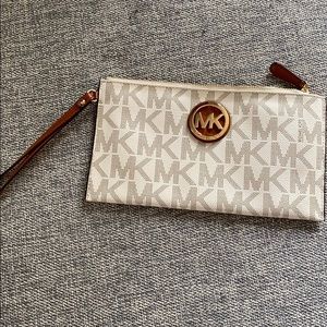 Michael Kors wristlet